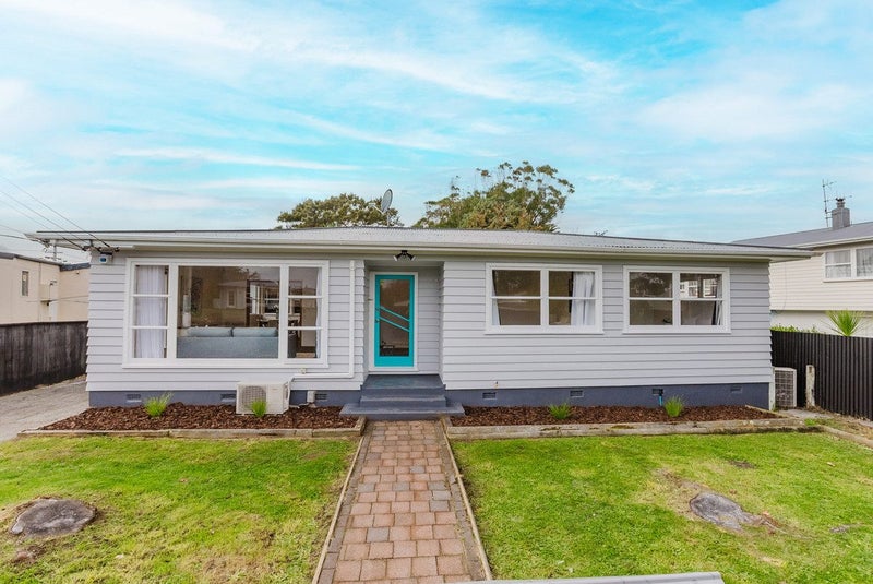 51 Eatwell Avenue, Paraparaumu Beach, Paraparaumu - Carousel 1