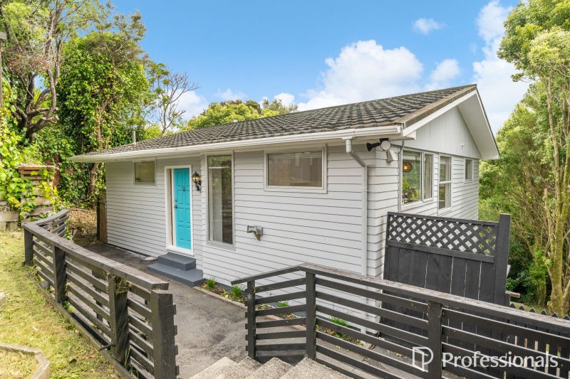 86 Holborn Drive, Stokes Valley, Lower Hutt - Carousel 1