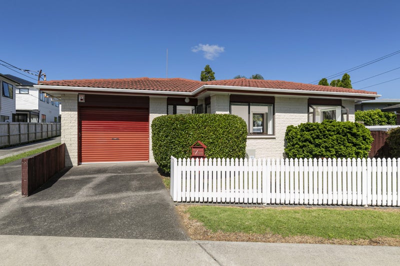 2/31A Colwill Road, Massey, Auckland - Carousel 1