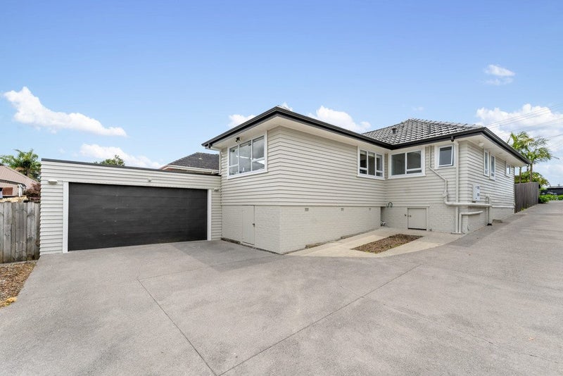 1/28 Bleakhouse Road, Mellons Bay, Auckland - Carousel 37