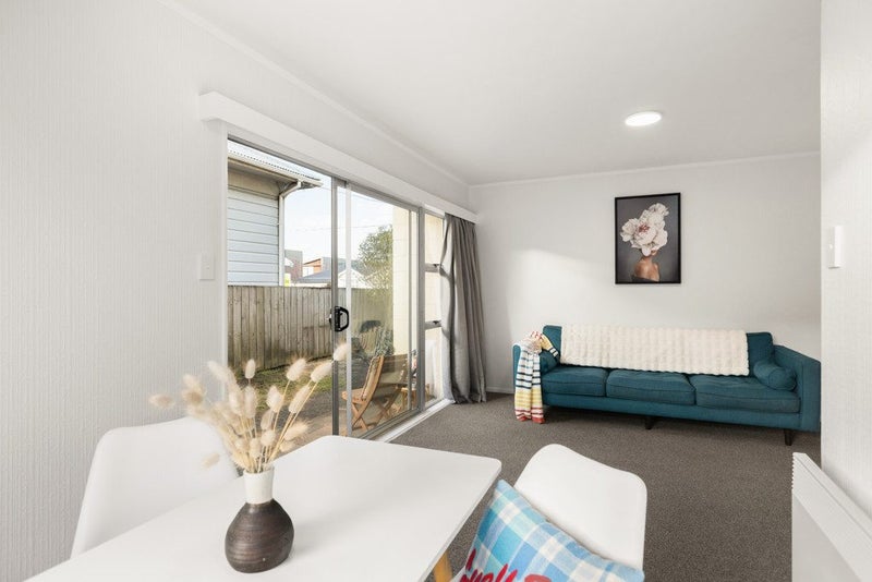 1/154 Onepu Road, Lyall Bay, Wellington - Carousel 1