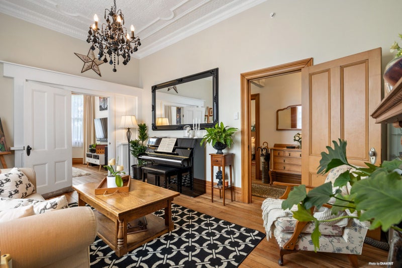 1 Queens Avenue, Mount Eden, Auckland - Carousel 1