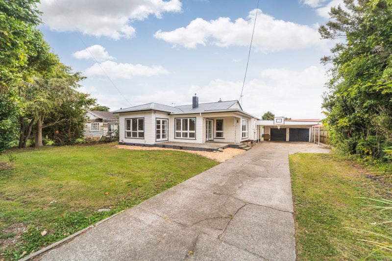 12 Tingey Avenue, Feilding, Feilding - Carousel 1
