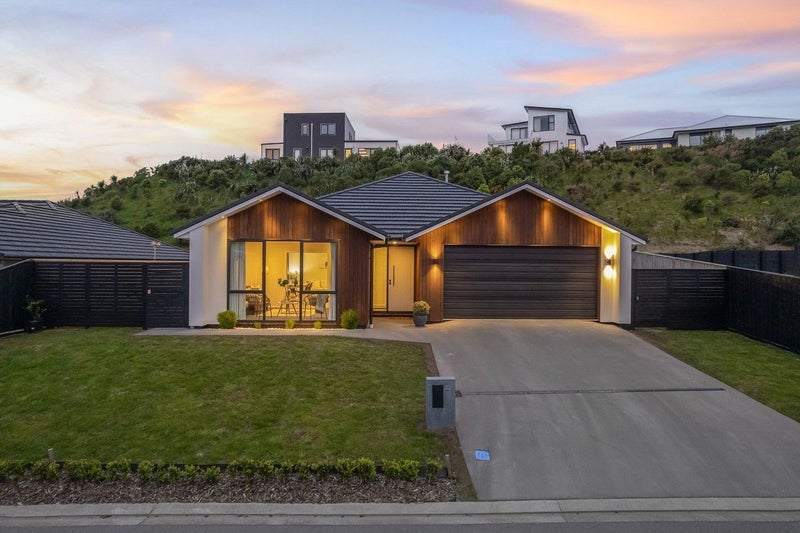 22 Queen Charlotte Drive, Aotea, Porirua - Carousel 1