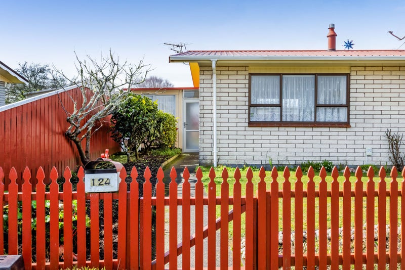 124 Hamlet Street, Stratford, Stratford - Carousel 2