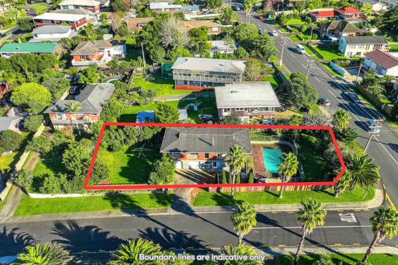 1 Cyclarama Crescent, Massey, Auckland - Carousel 1
