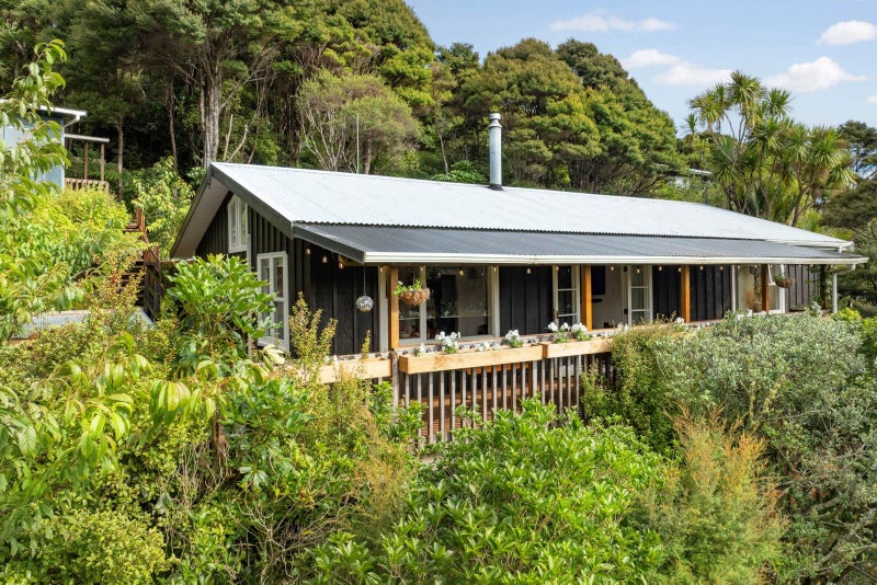 198 Scenic Drive, Titirangi, Auckland - Carousel 1