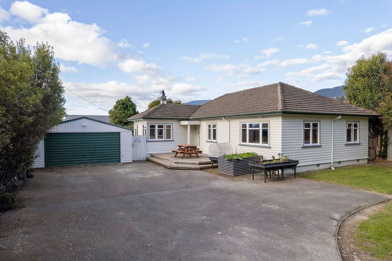 8 William Street, Richmond - Carousel 1