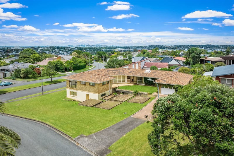 2 Pendene Place, Forrest Hill, Auckland - Carousel 1