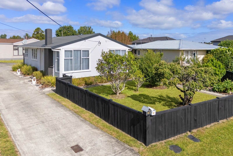 22 Kirrie Avenue, Te Atatu South, Auckland - Carousel 2