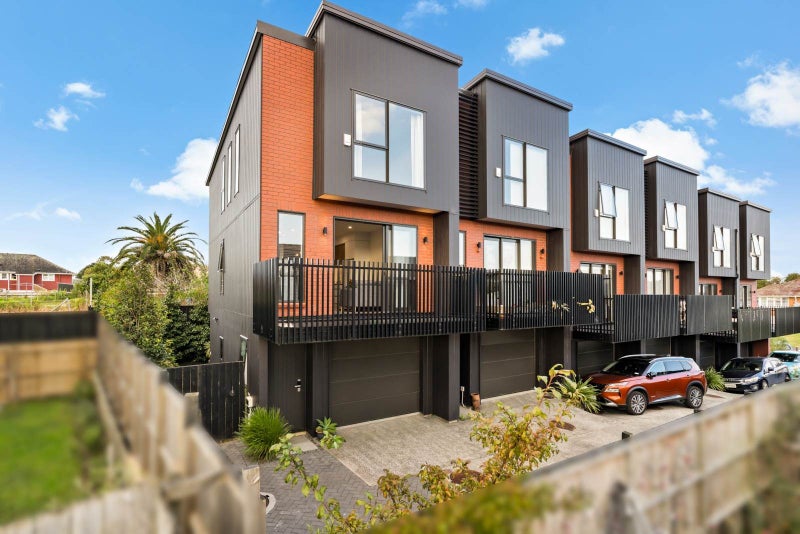 8F Delemere Place, Glen Innes, Auckland - Carousel 1
