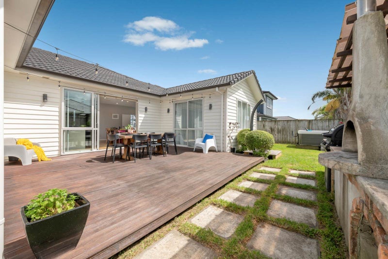 9 Defender Crescent, Beachlands, Auckland - Carousel 2