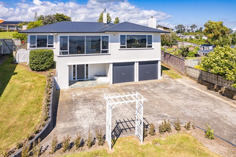 9 Windsor Terrace, Durie Hill, Whanganui - Carousel 1