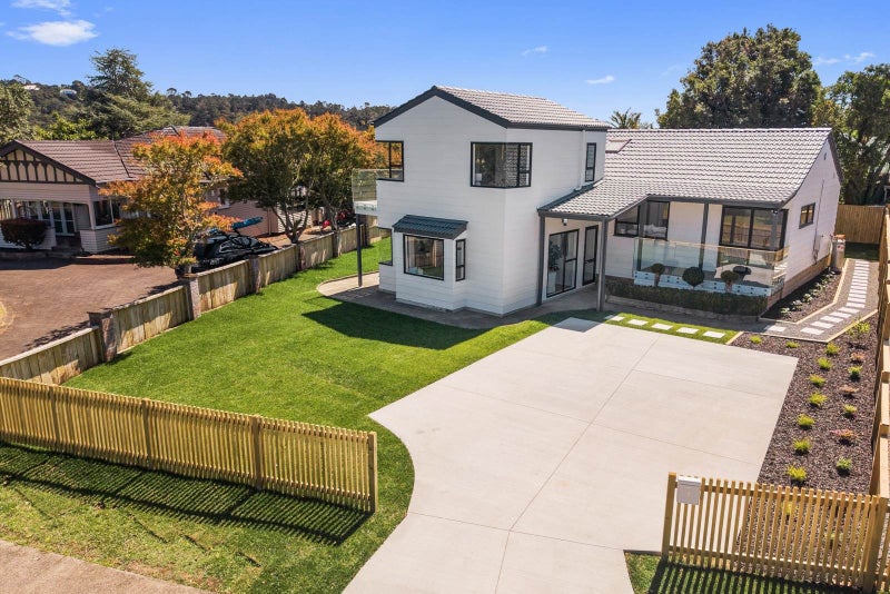 1 Awatahi Place, Greenhithe, Auckland - Carousel 1