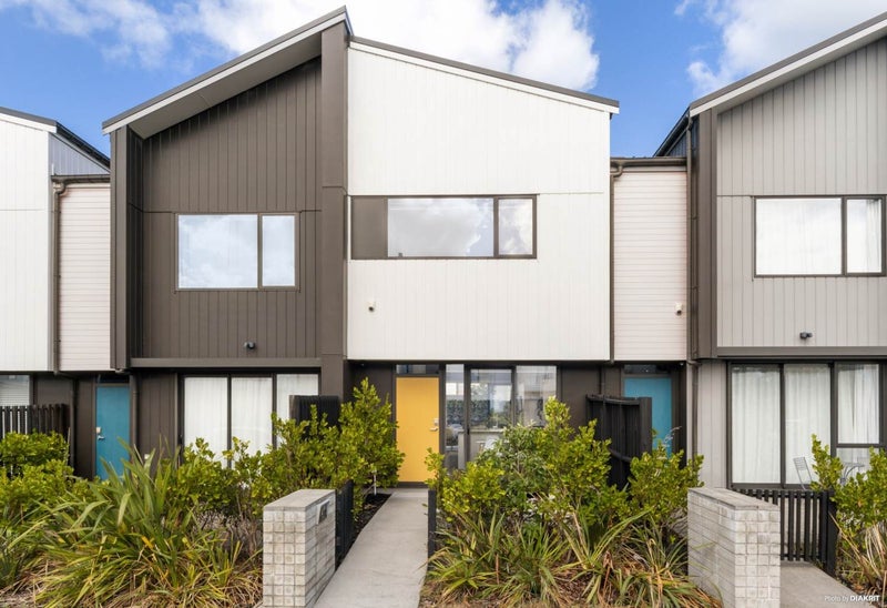 8 Walter Merton Road, Hobsonville, Auckland - Carousel 1