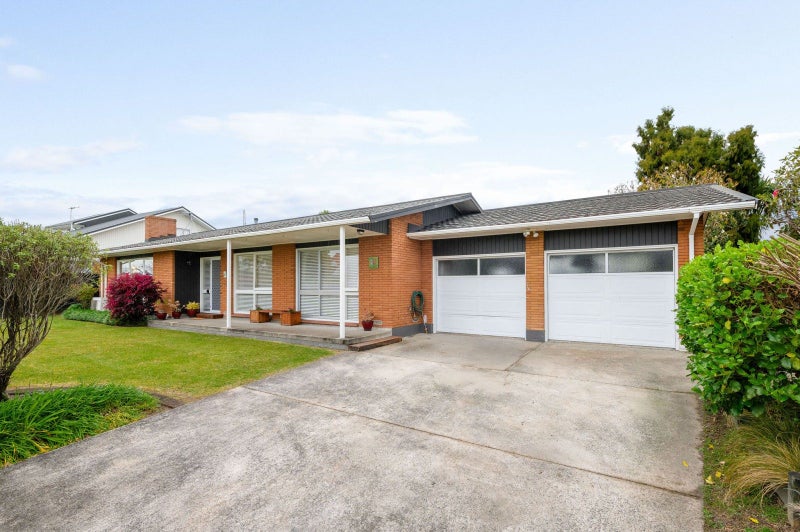 46 Chedworth Avenue, Chedworth, Hamilton - Carousel 2