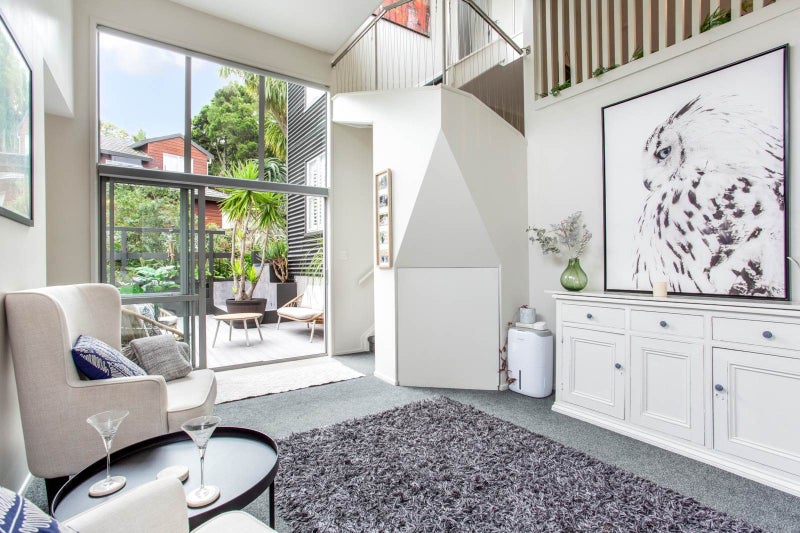 7A Stitchbird Close, Murrays Bay, Auckland - Carousel 2