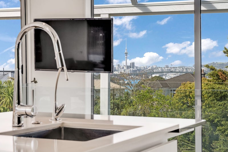 35A Seaview Avenue, Northcote, Auckland - Carousel 1