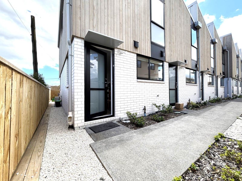 10/43 Ruawai Road, Mount Wellington, Auckland - Carousel 1