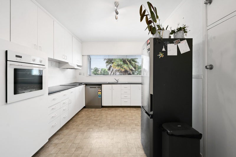 14 Gilbass Avenue, Hamilton Lake, Hamilton - Carousel 2