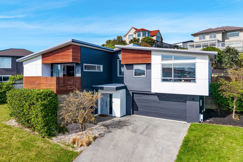 7 Aoraki Rise, Aotea, Porirua - Carousel 1