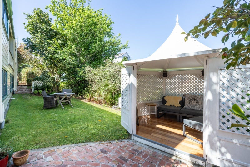 2 Cobden Crescent, Bluff Hill, Napier - Carousel 21