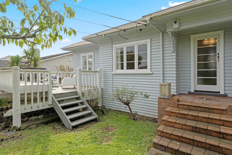 21 Waiatarua Road, Remuera, Auckland - Carousel 1