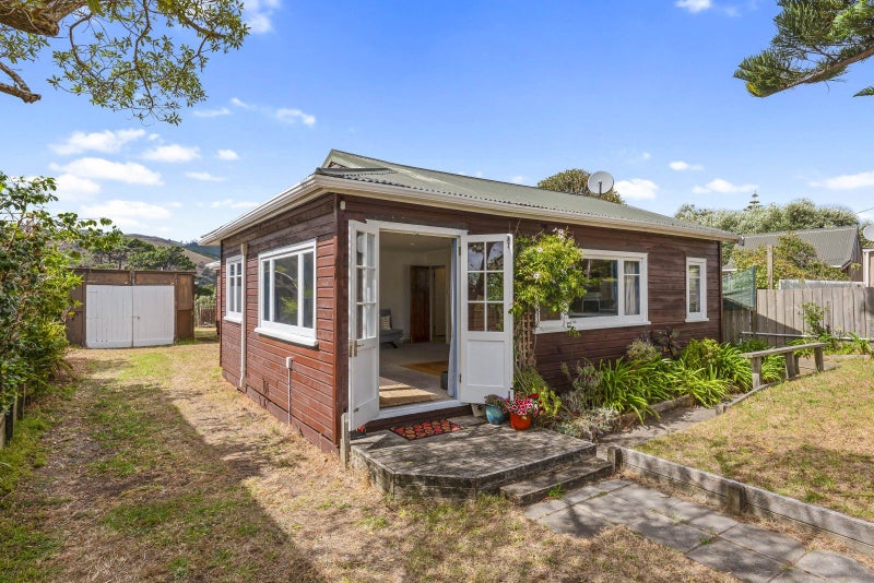 18 Forest Lane, Raumati South, Paraparaumu - Carousel 1