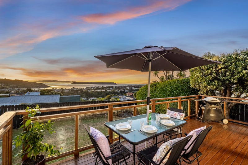 131 Gloaming Hill, Titahi Bay, Porirua - Carousel 1
