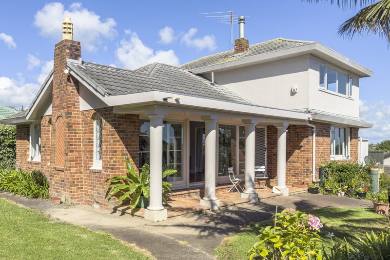 10 View Road, Shelly Park, Auckland - Carousel 2