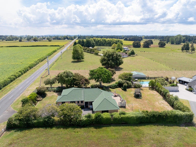 8 Campbell Road, Walton - Carousel 37