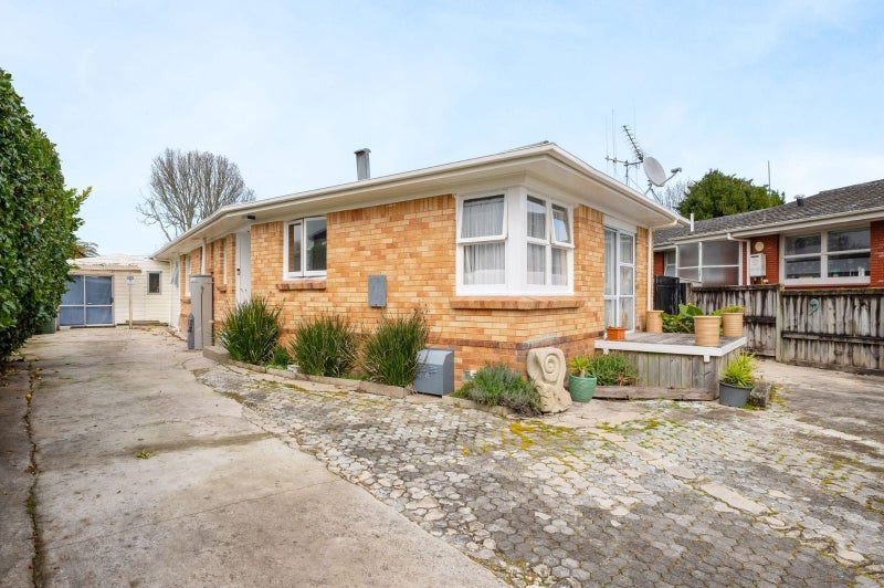 8 Robert Grigg Place, Hamilton East, Hamilton, Waikato - Carousel 1