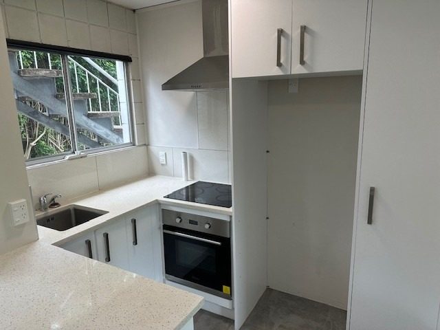 2/17 Woodbine Avenue, Greenlane, Auckland City, Auckland - Carousel 1