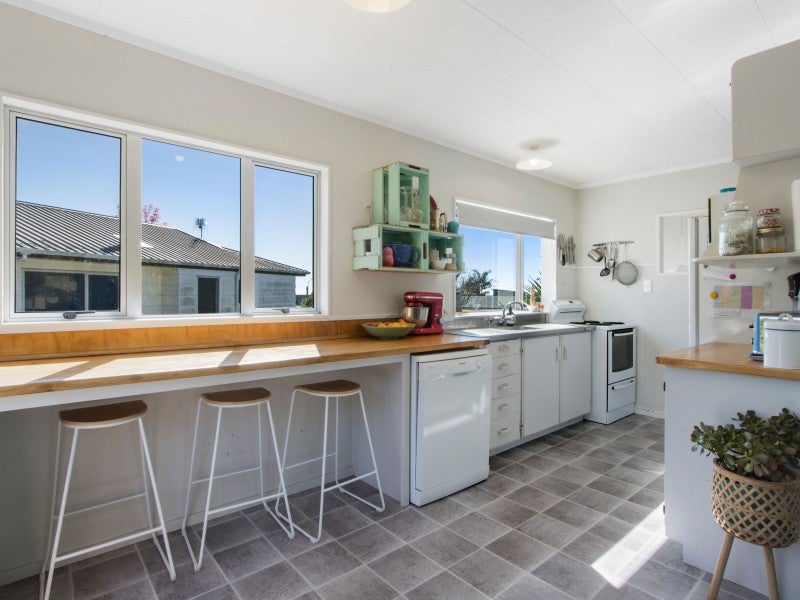 1 Adela Stewart Drive, Athenree, Katikati - Carousel 2