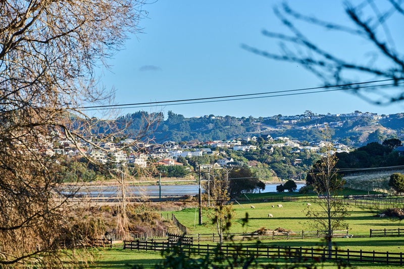 138 Paekakariki Hill Road, Porirua - Carousel 1