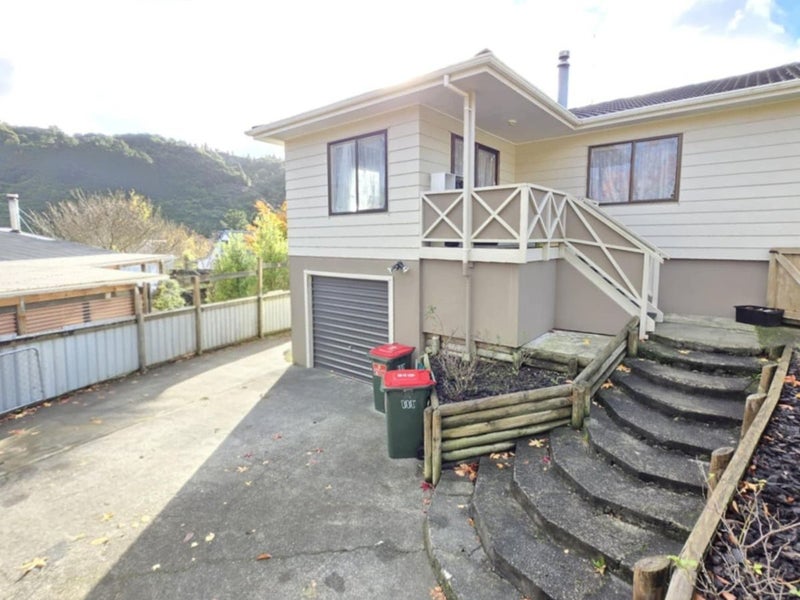 21 Moonstone Grove, Birchville, Upper Hutt - Carousel 1