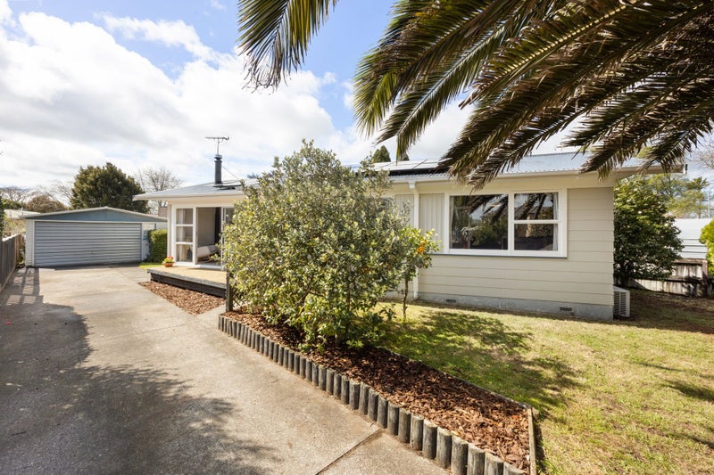 30 Deanwell Avenue, Deanwell, Hamilton - Carousel 2