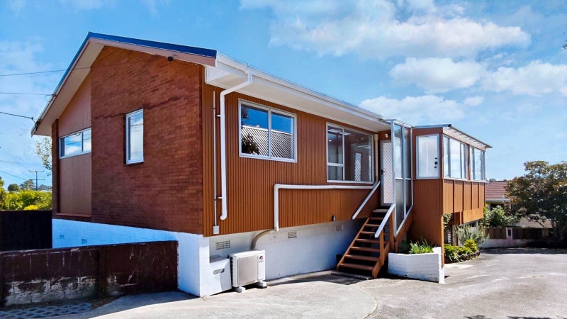 1/82 Pupuke Road, Hillcrest, Auckland - Carousel 1
