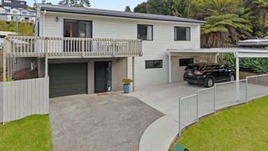 66 Topliss Drive, Northcross, Auckland - Carousel 1