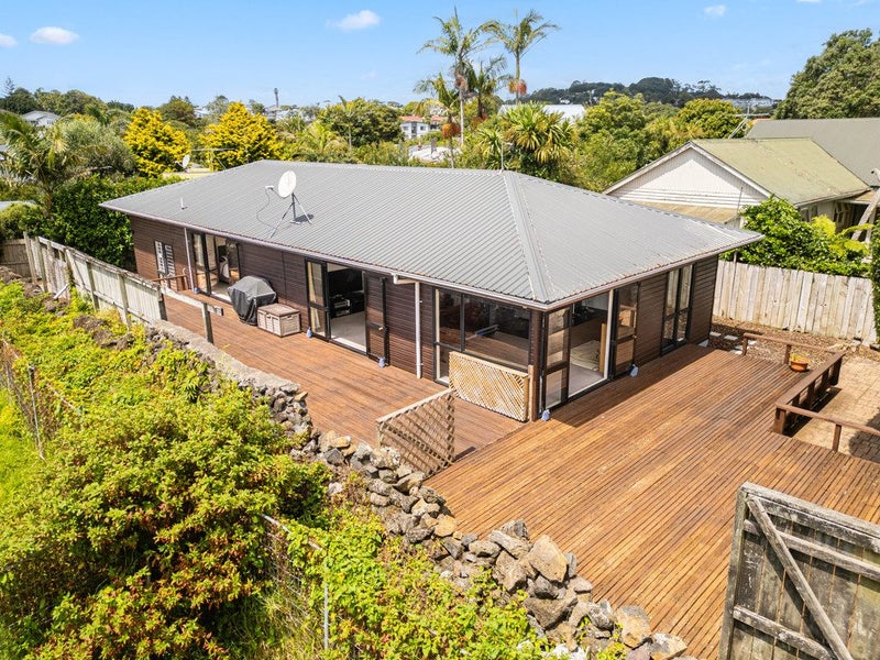 9A Raetihi Crescent, Mount Albert, Auckland - Carousel 1