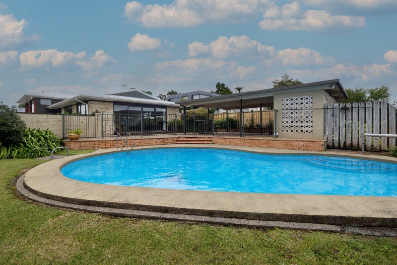 6 Resthill Crescent, Glenview, Hamilton - Carousel 2