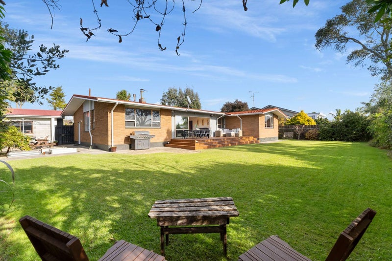20 Walter Park, Whakatane - Carousel 1