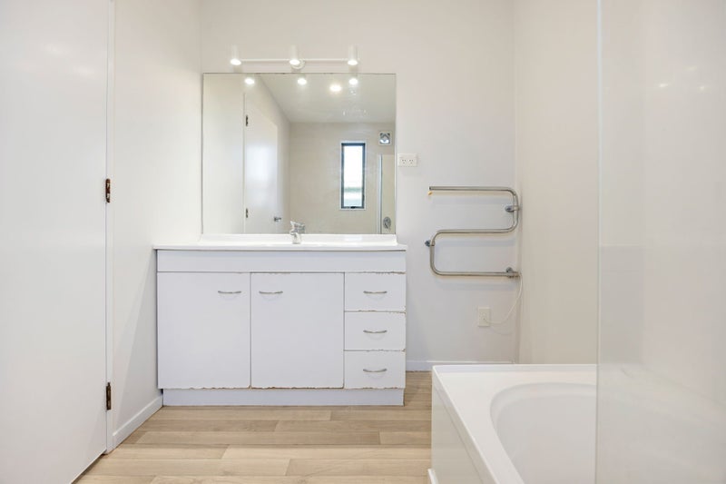 4 & 4A Mount View Road, Melville, Hamilton, Waikato - Carousel 21