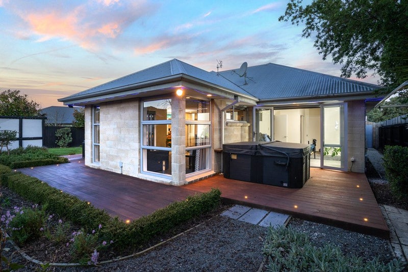 Property Valuation for 18 Linkwater Way, Parklands, Christchurch City