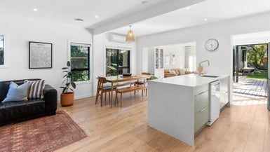 2/1062 Beach Road, Torbay, Auckland - Carousel 1