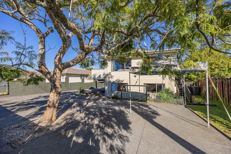 27 Luckens Road, West Harbour, Waitakere City, Auckland - Carousel 2