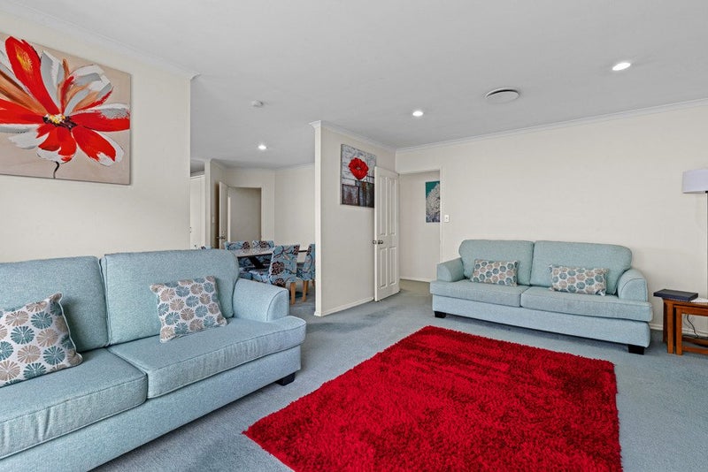 6 Reybert Place, Massey, Auckland - Carousel 2