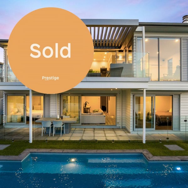 15 Beechwood Road, Rothesay Bay, Auckland - Carousel 1