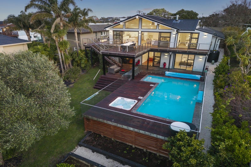 12 Hyde Road, Rothesay Bay, Auckland - Carousel 1