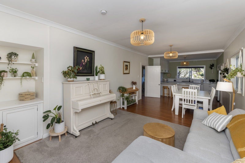 11 Tiromoana Road, Raumati South, Paraparaumu - Carousel 1